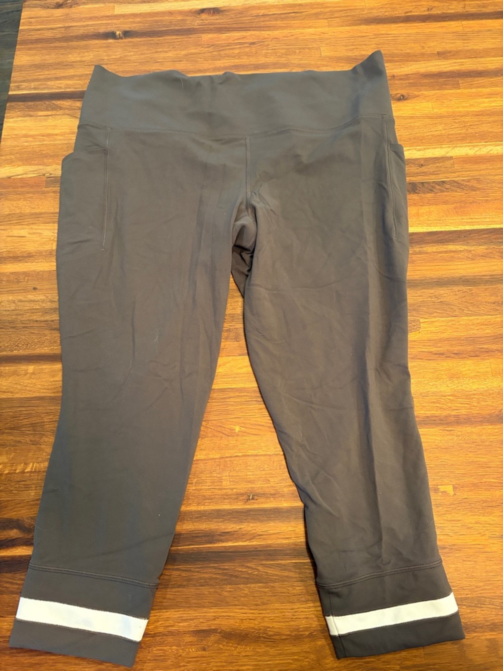 Athleta Salutation Stash 7/8 Tight — Never Warn